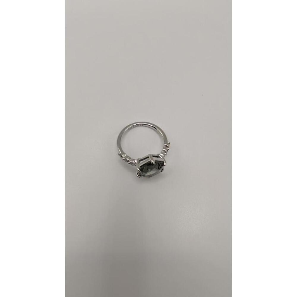 Elegant Hexagon Cut Silver Ring with Unique Stone Size 6 - Picture 3 of 9